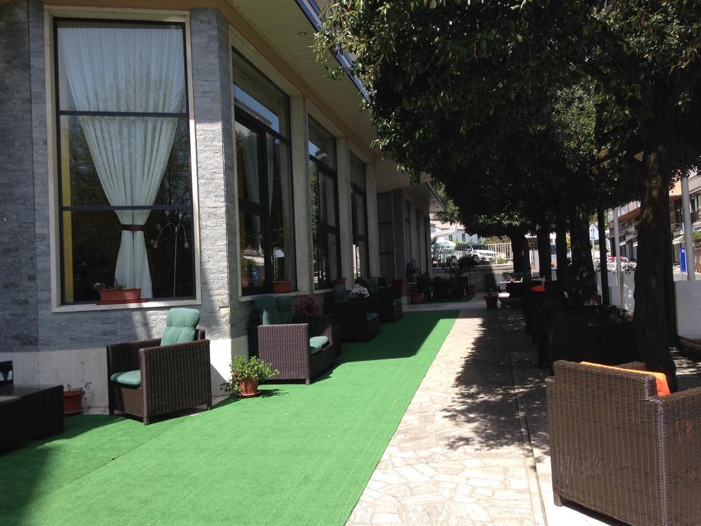 Hotel Mediterraneo تْشيانشانو  تيرمي المظهر الخارجي الصورة