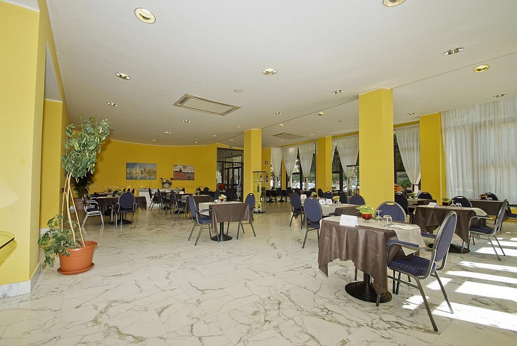 Hotel Mediterraneo تْشيانشانو  تيرمي المظهر الخارجي الصورة